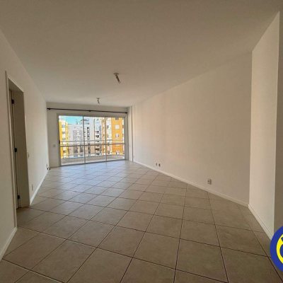 Apartamento com 117m², 3 quartos, 1 suíte, 1 garagem, no bairro Parque São Jorge em Florianópolis