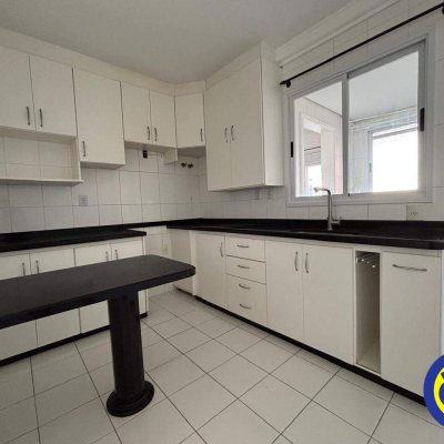 Apartamento com 117m², 3 quartos, 1 suíte, 1 garagem, no bairro Parque São Jorge em Florianópolis
