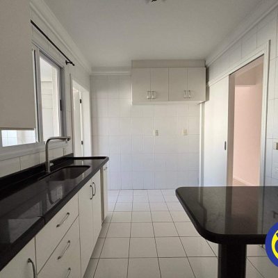 Apartamento com 117m², 3 quartos, 1 suíte, 1 garagem, no bairro Parque São Jorge em Florianópolis