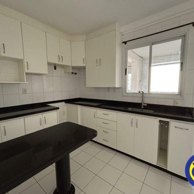 Apartamento com 117m², 3 quartos (sendo 1 suíte), 1 garagem, no bairro Parque São Jorge em Florianópolis