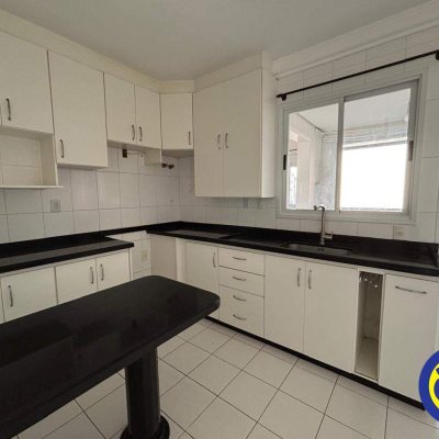 Apartamento com 117m², 3 quartos, 1 suíte, 1 garagem, no bairro Parque São Jorge em Florianópolis