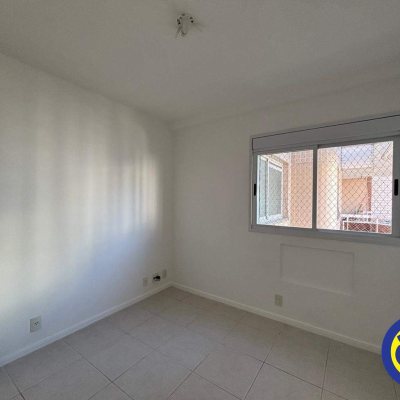 Apartamento com 117m², 3 quartos, 1 suíte, 1 garagem, no bairro Parque São Jorge em Florianópolis