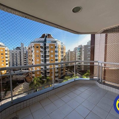 Apartamento com 117m², 3 quartos (sendo 1 suíte), 1 garagem, no bairro Parque São Jorge em Florianópolis