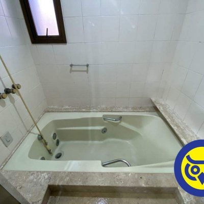 Apartamento com 283m², 3 quartos (sendo 2 suítes), 2 garagens, no bairro Beira Mar em Florianópolis