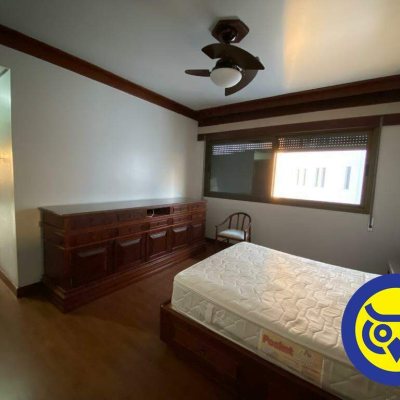 Apartamento com 283m², 3 quartos (sendo 2 suítes), 2 garagens, no bairro Beira Mar em Florianópolis