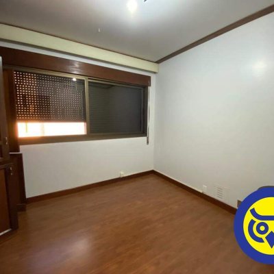 Apartamento com 283m², 3 quartos (sendo 2 suítes), 2 garagens, no bairro Beira Mar em Florianópolis