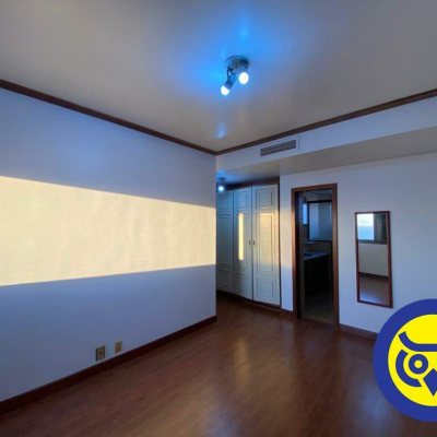 Apartamento com 283m², 3 quartos (sendo 2 suítes), 2 garagens, no bairro Beira Mar em Florianópolis