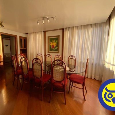 Apartamento com 283m², 3 quartos (sendo 2 suítes), 2 garagens, no bairro Beira Mar em Florianópolis