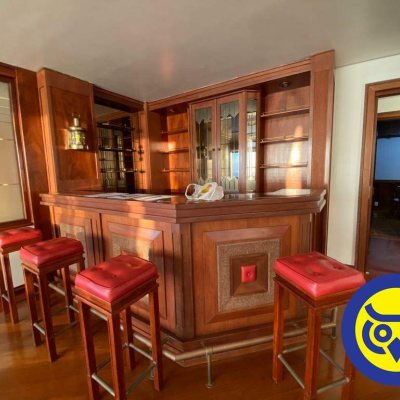 Apartamento com 283m², 3 quartos (sendo 2 suítes), 2 garagens, no bairro Beira Mar em Florianópolis