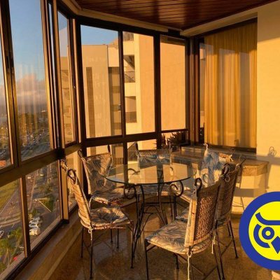Apartamento com 283m², 3 quartos (sendo 2 suítes), 2 garagens, no bairro Beira Mar em Florianópolis