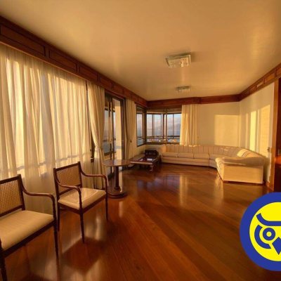 Apartamento com 283m², 3 quartos (sendo 2 suítes), 2 garagens, no bairro Beira Mar em Florianópolis