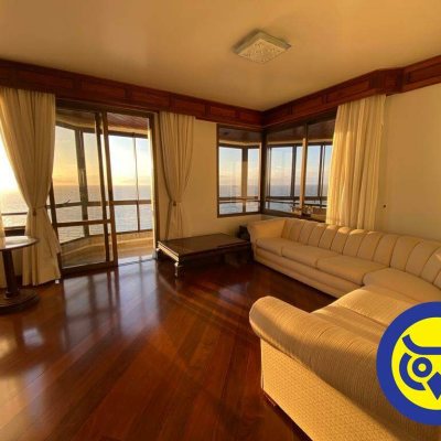 Apartamento com 283m², 3 quartos (sendo 2 suítes), 2 garagens, no bairro Beira Mar em Florianópolis
