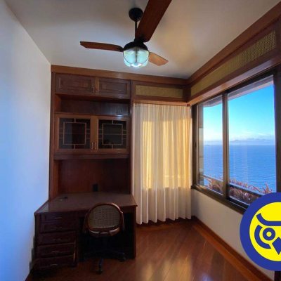 Apartamento com 283m², 3 quartos (sendo 2 suítes), 2 garagens, no bairro Beira Mar em Florianópolis