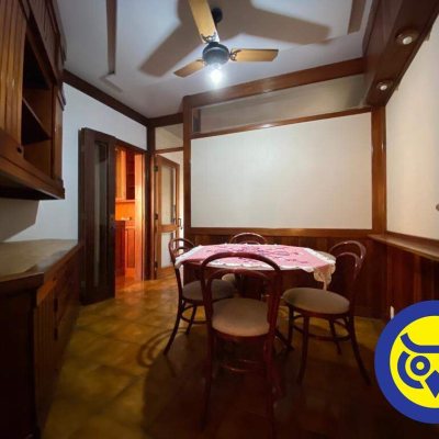 Apartamento com 283m², 3 quartos (sendo 2 suítes), 2 garagens, no bairro Beira Mar em Florianópolis