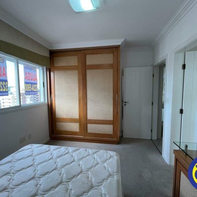 Apartamento com 125m², 3 quartos (sendo 3 suítes), 3 garagens, no bairro Centro em Florianópolis