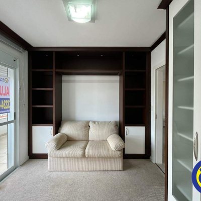 Apartamento com 125m², 3 quartos (sendo 3 suítes), 3 garagens, no bairro Centro em Florianópolis
