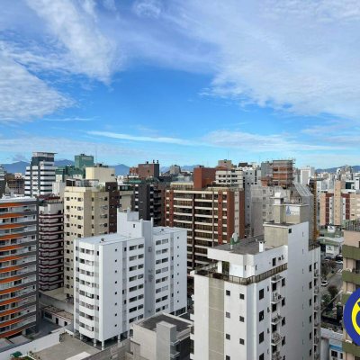 Apartamento com 125m², 3 quartos (sendo 3 suítes), 3 garagens, no bairro Centro em Florianópolis