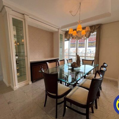 Apartamento com 125m², 3 quartos (sendo 3 suítes), 3 garagens, no bairro Centro em Florianópolis