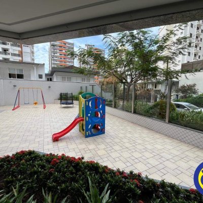 Apartamento com 125m², 3 quartos (sendo 3 suítes), 3 garagens, no bairro Centro em Florianópolis
