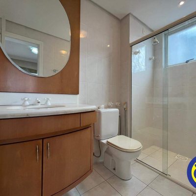 Apartamento com 125m², 3 quartos (sendo 3 suítes), 3 garagens, no bairro Centro em Florianópolis