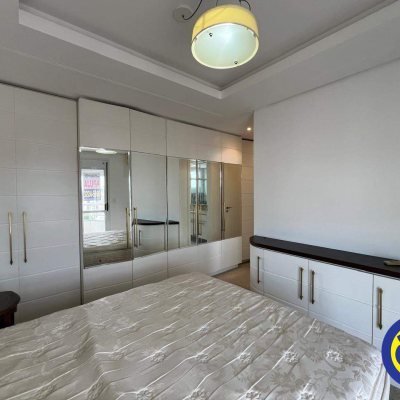Apartamento com 125m², 3 quartos (sendo 3 suítes), 3 garagens, no bairro Centro em Florianópolis