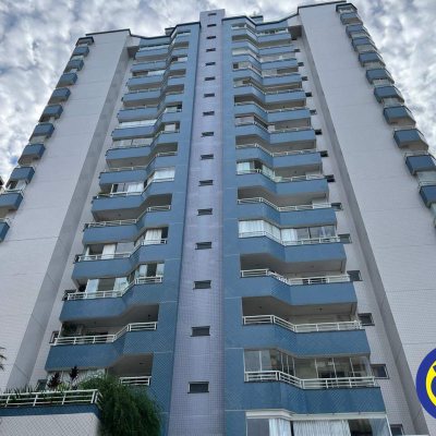 Apartamento com 125m², 3 quartos (sendo 3 suítes), 3 garagens, no bairro Centro em Florianópolis