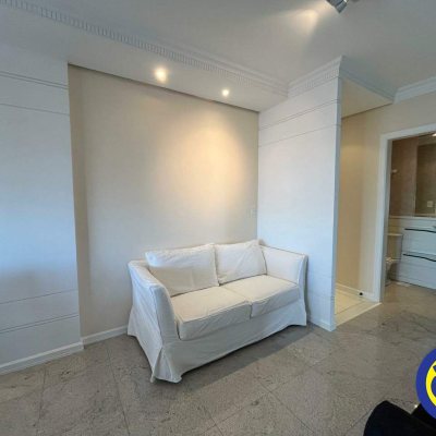 Apartamento com 125m², 3 quartos (sendo 3 suítes), 3 garagens, no bairro Centro em Florianópolis