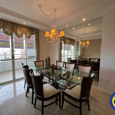Apartamento com 125m², 3 quartos (sendo 3 suítes), 3 garagens, no bairro Centro em Florianópolis