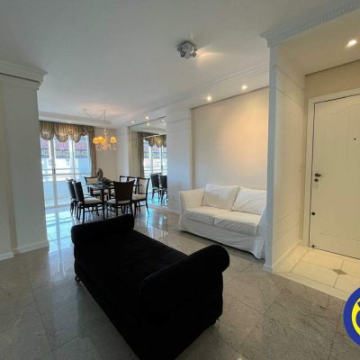 Apartamento com 125m², 3 quartos (sendo 3 suítes), 3 garagens, no bairro Centro em Florianópolis