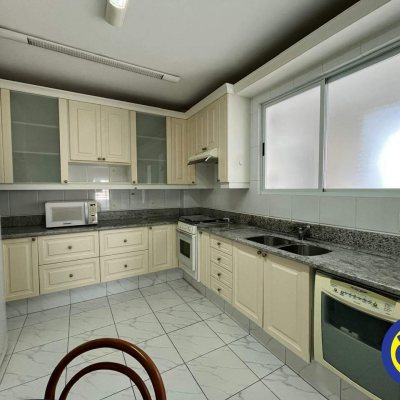 Apartamento com 125m², 3 quartos (sendo 3 suítes), 3 garagens, no bairro Centro em Florianópolis