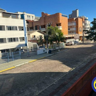 Apartamento com 66m², 2 quartos (sendo 1 suíte), no bairro Canasvieiras em Florianópolis