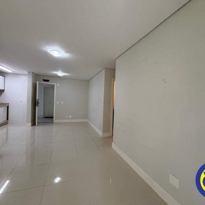 Apartamento com 76m², 2 quartos, 2 suítes, 2 garagens, no bairro João Paulo em Florianópolis