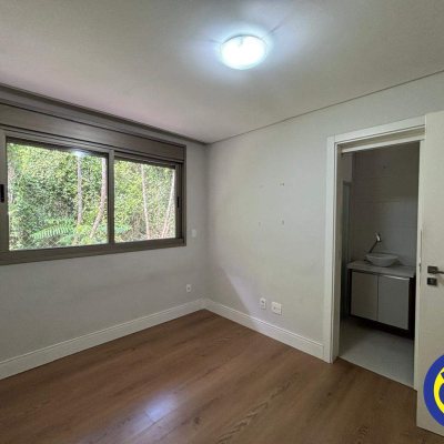 Apartamento com 76m², 2 quartos, 2 suítes, 2 garagens, no bairro João Paulo em Florianópolis