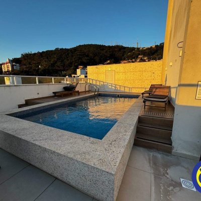 Apartamento com 35m², 1 quarto, 1 garagem, no bairro Centro em Florianópolis