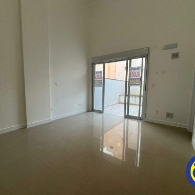 Apartamento com 35m², 1 quarto, 1 garagem, no bairro Centro em Florianópolis