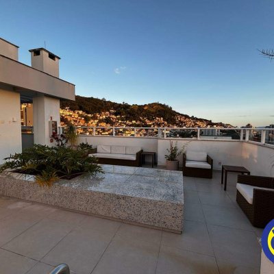 Apartamento com 35m², 1 quarto, 1 garagem, no bairro Centro em Florianópolis