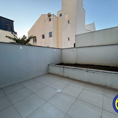Apartamento com 35m², 1 quarto, 1 garagem, no bairro Centro em Florianópolis