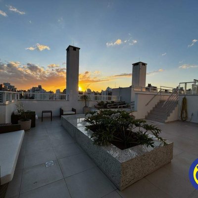 Apartamento com 35m², 1 quarto, 1 garagem, no bairro Centro em Florianópolis