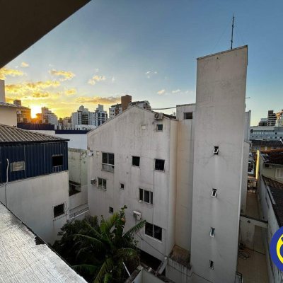 Apartamento com 59m², 1 quarto, 1 garagem, no bairro Centro em Florianópolis