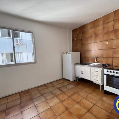 Apartamento com 40m², 1 quarto, no bairro Centro em Florianópolis