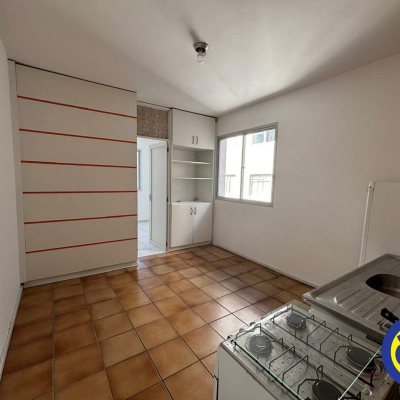 Apartamento com 40m², 1 quarto, no bairro Centro em Florianópolis