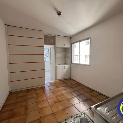 Apartamento com 40m², 1 quarto, no bairro Centro em Florianópolis