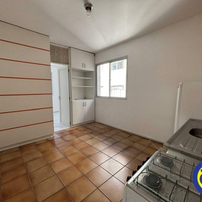 Apartamento com 40m², 1 quarto, no bairro Centro em Florianópolis