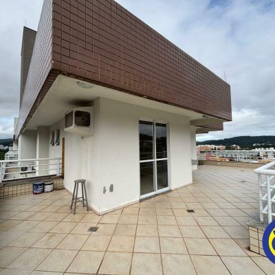 Apartamento com 138m², 2 quartos, 1 suíte, 2 garagens, no bairro Trindade em Florianópolis