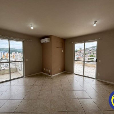 Apartamento com 138m², 2 quartos, 1 suíte, 2 garagens, no bairro Trindade em Florianópolis