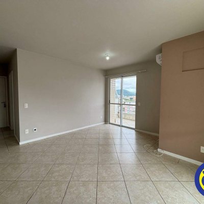 Apartamento com 138m², 2 quartos, 1 suíte, 2 garagens, no bairro Trindade em Florianópolis