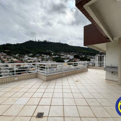 Apartamento com 138m², 2 quartos, 1 suíte, 2 garagens, no bairro Trindade em Florianópolis