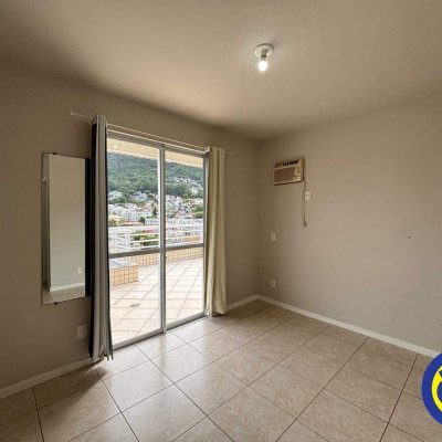Apartamento com 138m², 2 quartos, 1 suíte, 2 garagens, no bairro Trindade em Florianópolis
