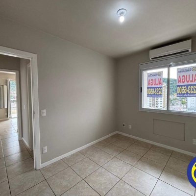 Apartamento com 138m², 2 quartos, 1 suíte, 2 garagens, no bairro Trindade em Florianópolis