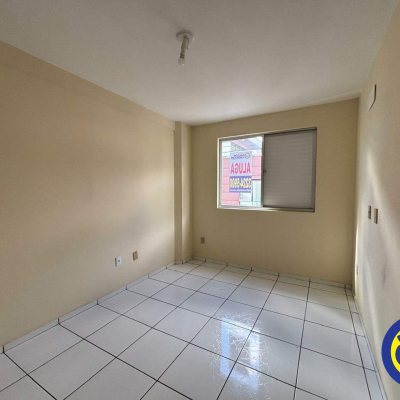 Apartamento com 75m², 2 quartos, 1 garagem, no bairro Centro em Florianópolis